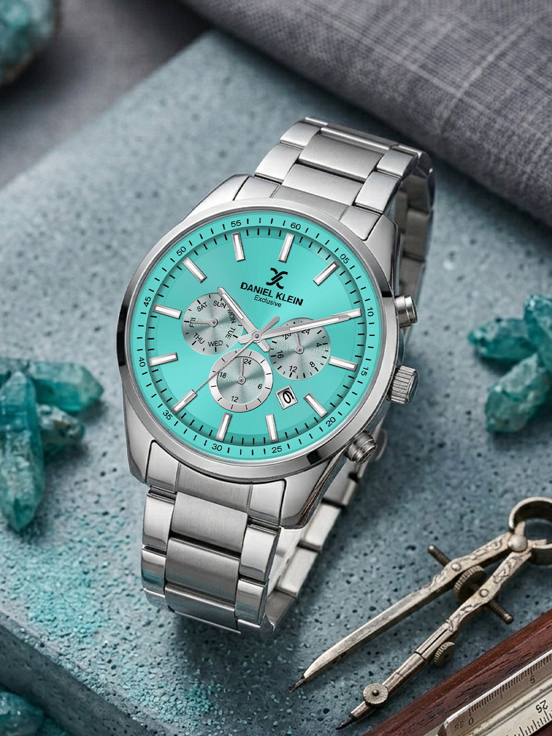 Daniel Klein Men Analog Multifunction Watch | Silver Case | Tiffny blue Dial with Day Date 24-hour format | Silver Metal Strap | 44 mm | Water Resistant 3 ATM | DK.20.13348-8