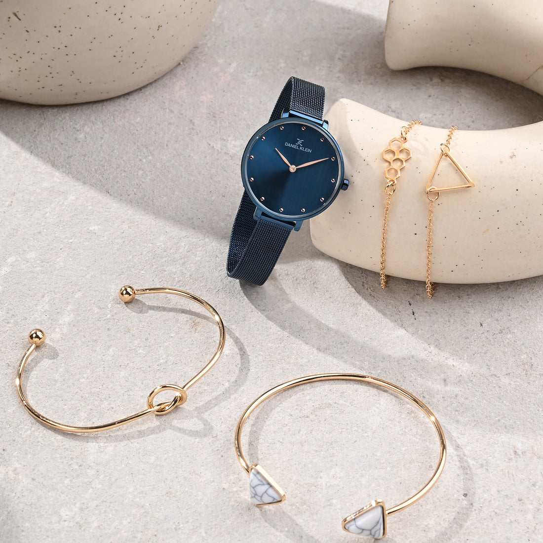 Daniel Klein Blue Dial Analog Gift Set Watch with Bracelet For Women (Pack of 5)