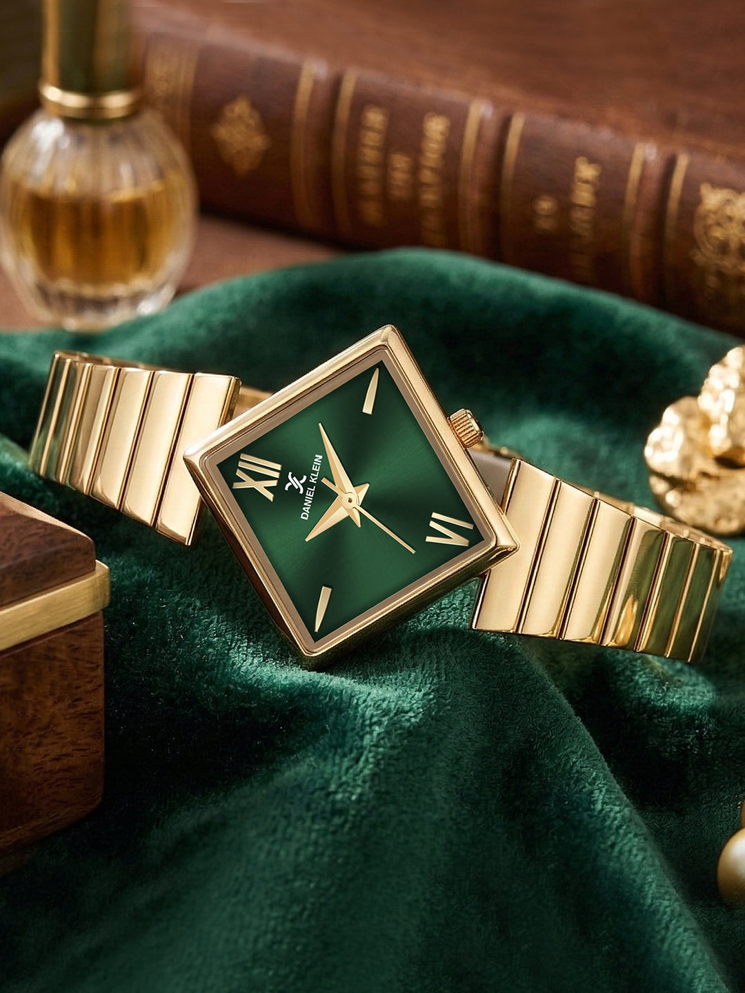 Daniel Klein Women Analog Watch | Gold Case | Green Dial | Gold Strap | 30 mm | Water Resistant 3 ATM | DK.20.10010-3
