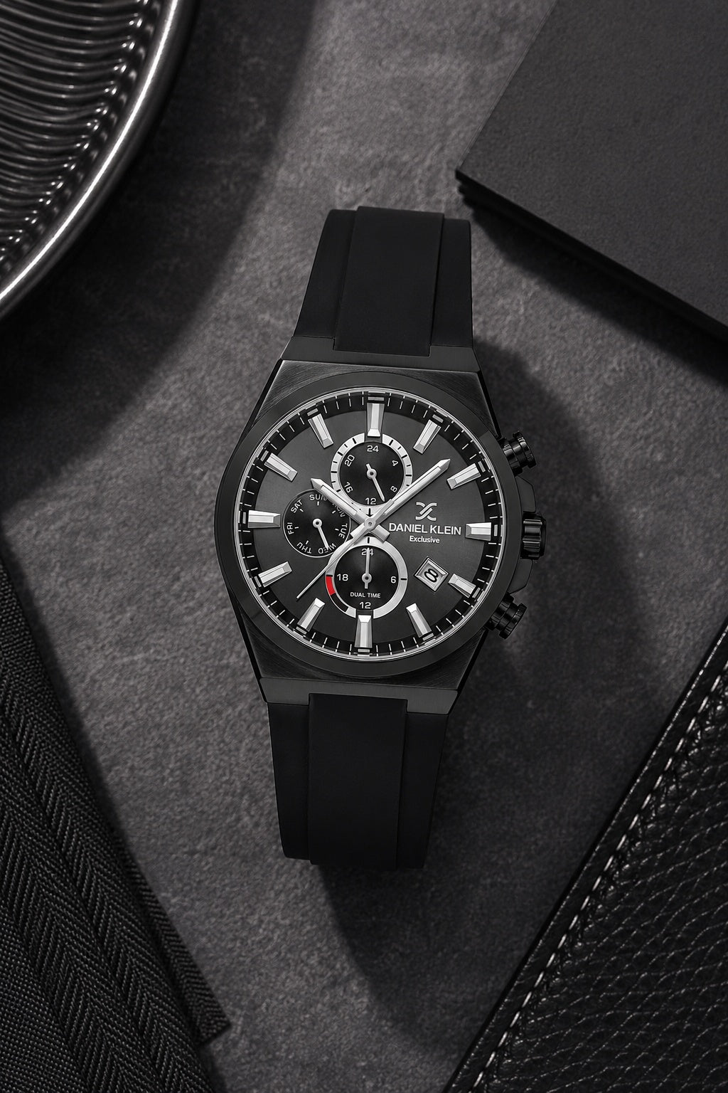 Men Grey Dial Black Silicone Strap Chronograph Analogue Watch