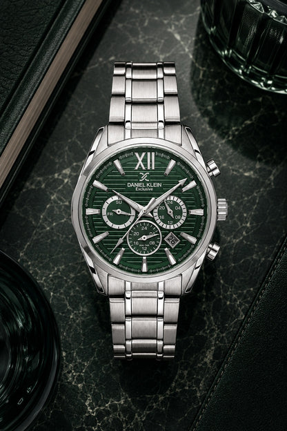 Men Green Dial Silver Chronograph Analogue Watch