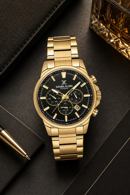 Men Black Dial Gold Chronograph Analogue Watch