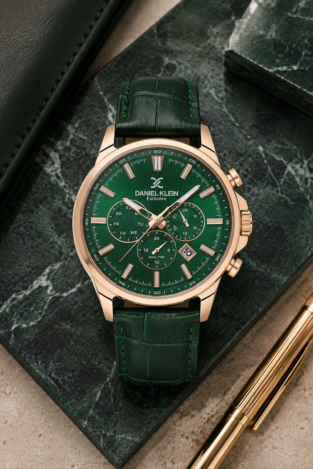 Men Green Dial Green Leather Strap Chronograph Analogue Watch