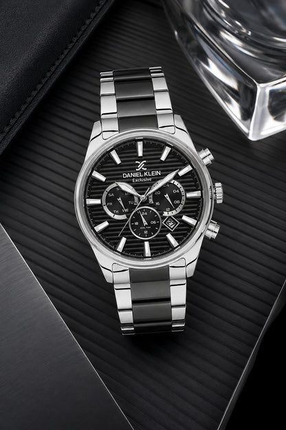 Men Black Dial Silver &amp; Black Chronograph Analogue Watch