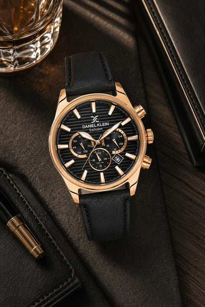 Men Black Dial Black Leather Strap Chronograph Analogue Watch